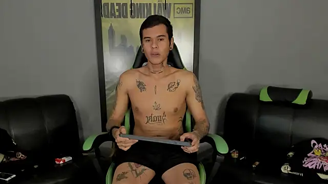 Snapshot of jamesinked_ chatting on 8, 3, 2025 jamesinked online show from 8, 3, 2025