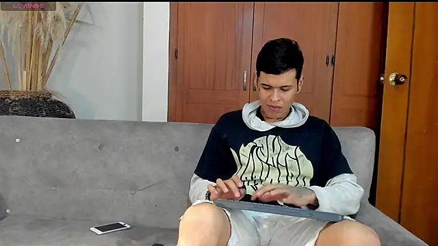 Snapshot of jamesinked_ chatting on 28, 10, 2025 jamesinked online show from 28, 10, 2025