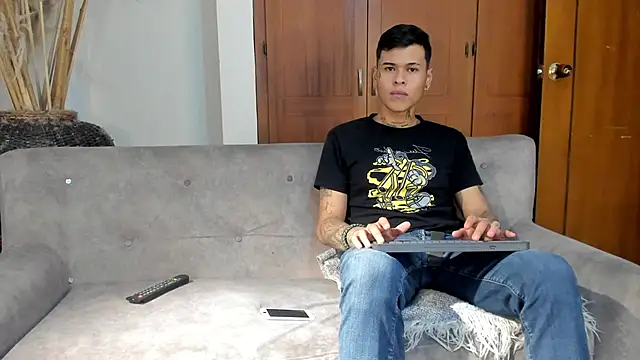 Snapshot of jamesinked_ chatting on 8, 11, 2025 jamesinked online show from 8, 11, 2025