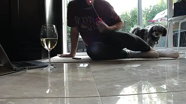 Snapshot of Toy-Daddy chatting on 18, 10, 2025 Toy-Daddy online show from 18, 10, 2025