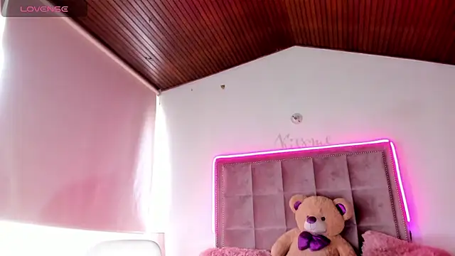 Snapshot of Melody_Ds chatting on 15, 12, 2024 Melody Ds online show from 15, 12, 2024