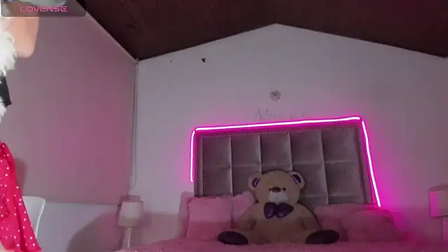 Snapshot of Melody_Ds chatting on 4, 1, 2025 Melody Ds online show from 4, 1, 2025