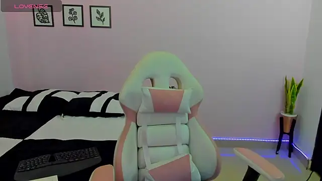 sophie pazz online show from 9, 3, 2026