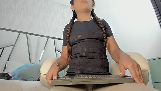 Snapshot of Victoriaa_millers chatting on 13, 3, 2026 Victoriaa millers online show from 13, 3, 2026