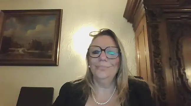 Silkesquirt online show from 21, 1, 2025