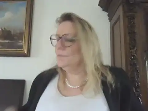 Silkesquirt online show from 21, 1, 2025