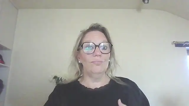 Silkesquirt online show from 11, 9, 2025