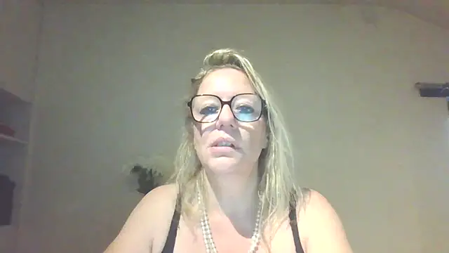 Silkesquirt online show from 17, 9, 2025