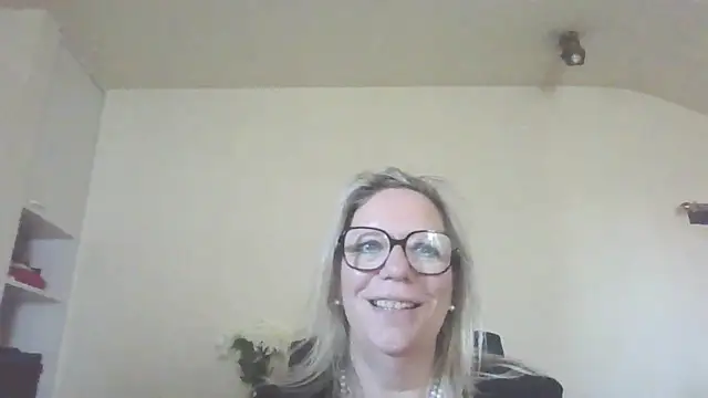 Silkesquirt online show from 19, 9, 2025