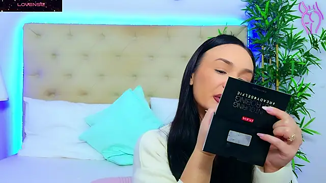 Snapshot of DaliyaArabian chatting on 19, 11, 2025 DaliyaArabian online show from 19, 11, 2025