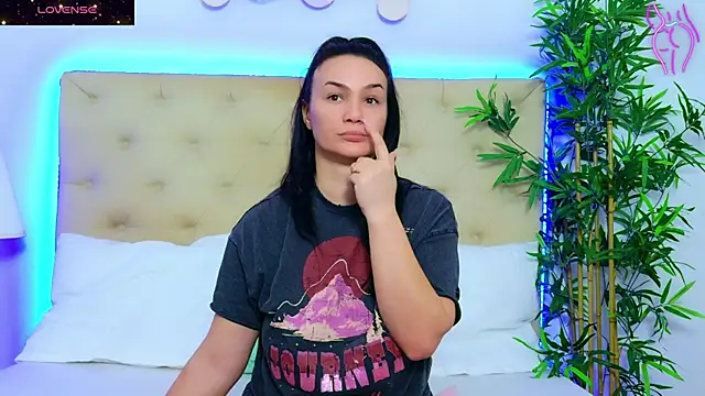 Snapshot of DaliyaArabian chatting on 21, 11, 2025 DaliyaArabian online show from 21, 11, 2025