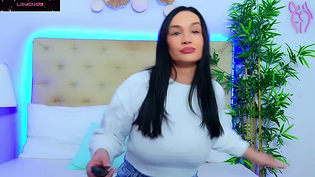 Snapshot of DaliyaArabian chatting on 24, 11, 2025 DaliyaArabian online show from 24, 11, 2025