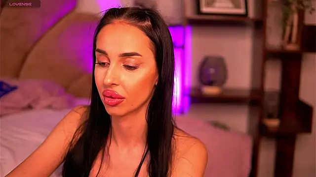 KairaAndrews online show from 5, 1, 2025