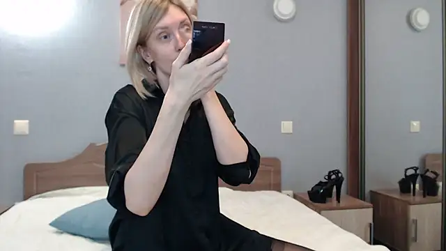 Snapshot of AvelinaLeoni chatting on 24, 1, 2025 AvelinaLeoni online show from 24, 1, 2025