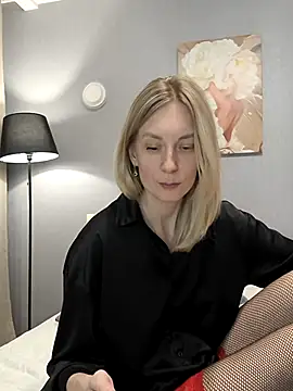 Snapshot of AvelinaLeoni chatting on 7, 10, 2025 AvelinaLeoni online show from 7, 10, 2025