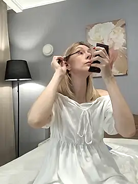 Snapshot of AvelinaLeoni chatting on 7, 11, 2025 AvelinaLeoni online show from 7, 11, 2025