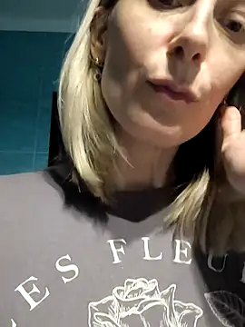 Snapshot of AvelinaLeoni chatting on 19, 11, 2025 AvelinaLeoni online show from 19, 11, 2025