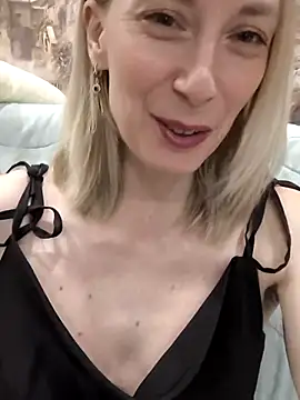 Snapshot of AvelinaLeoni chatting on 24, 11, 2025 AvelinaLeoni online show from 24, 11, 2025