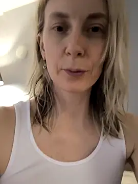 Snapshot of AvelinaLeoni chatting on 2, 3, 2026 AvelinaLeoni online show from 2, 3, 2026