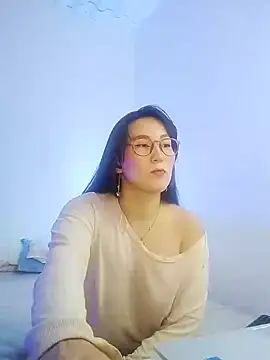 Elle Lee  online show from 5, 12, 2024