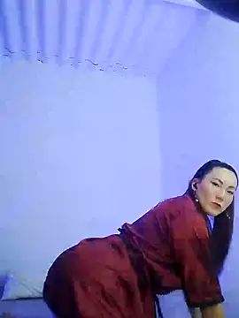 Elle Lee  online show from 6, 12, 2024