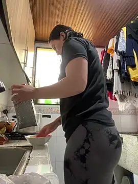 Elle Lee  online show from 16, 2, 2026