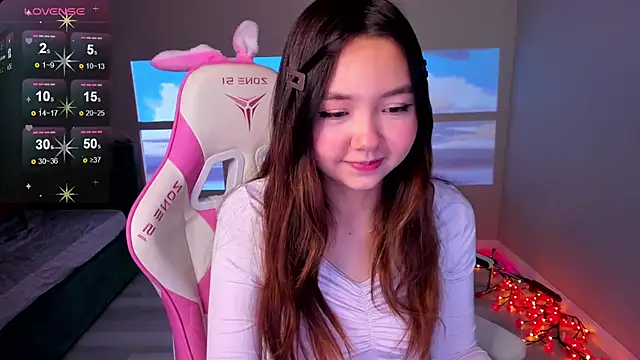 Fluffy Rose online show from 6, 11, 2025