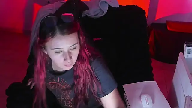 bonnie moon  online show from 21, 10, 2025