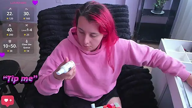 bonnie moon  online show from 28, 10, 2025