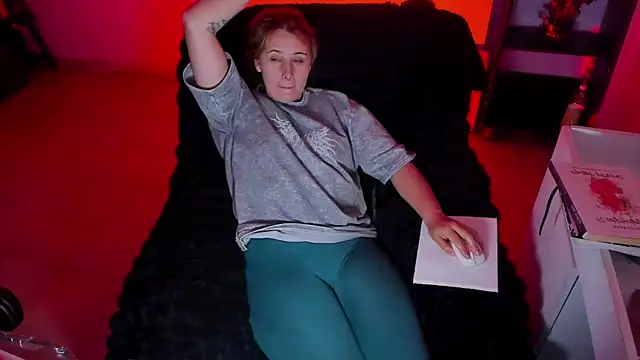 bonnie moon  online show from 21, 11, 2025