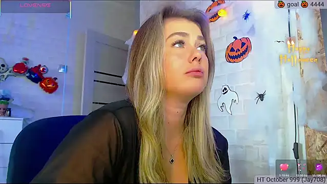 Snapshot of SuchCute chatting on 19, 10, 2025 SuchCute online show from 19, 10, 2025