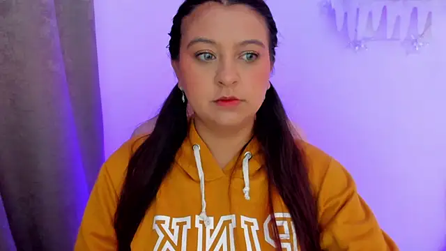 Snapshot of Sweet_Chloe06 chatting on 14, 12, 2024 Sweet Chloe06 online show from 14, 12, 2024