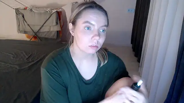 Snapshot of PolinaXXXJones chatting on 4, 2, 2025 PolinaXXXJones online show from 4, 2, 2025