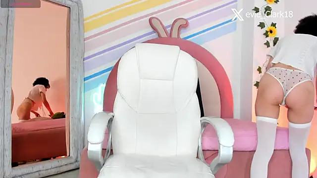 Evie Clark online show from 29, 1, 2025