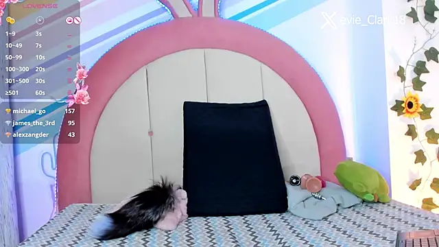 Evie Clark online show from 1, 2, 2025