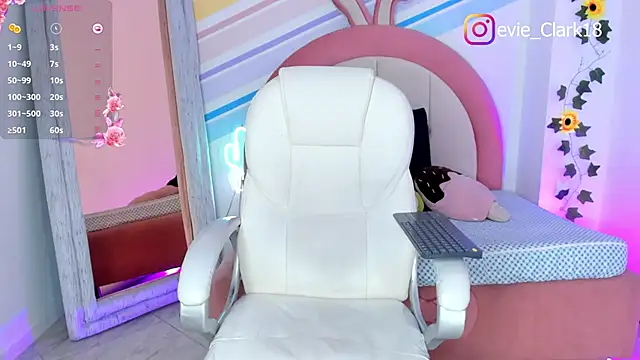 Evie Clark online show from 15, 3, 2025