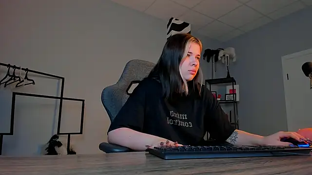 AliceSunday online show from 25, 11, 2025