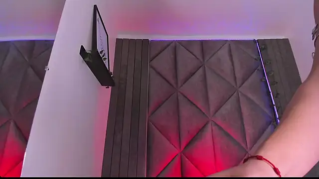 Snapshot of BriaConner_ chatting on 22, 11, 2025 BriaConner online show from 22, 11, 2025