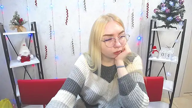 Snapshot of BeatriceFly chatting on 4, 1, 2025 BeatriceFly online show from 4, 1, 2025