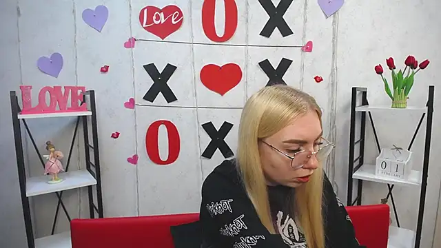 Snapshot of BeatriceFly chatting on 1, 2, 2025 BeatriceFly online show from 1, 2, 2025