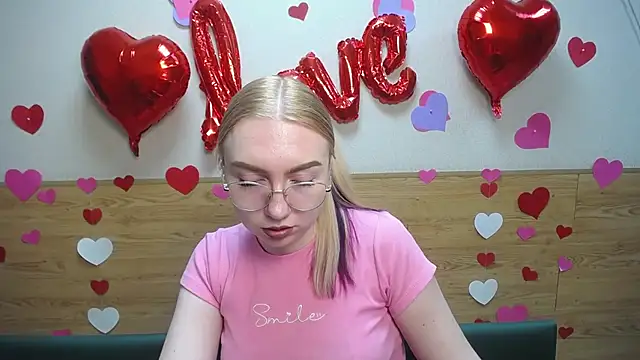 Snapshot of BeatriceFly chatting on 18, 2, 2025 BeatriceFly online show from 18, 2, 2025