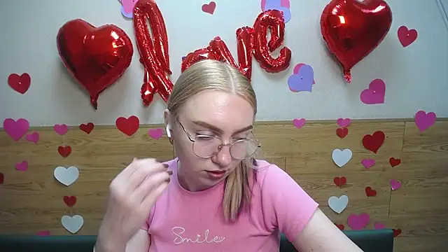 Snapshot of BeatriceFly chatting on 18, 2, 2025 BeatriceFly online show from 18, 2, 2025