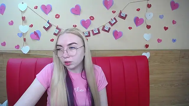 Snapshot of BeatriceFly chatting on 28, 2, 2025 BeatriceFly online show from 28, 2, 2025