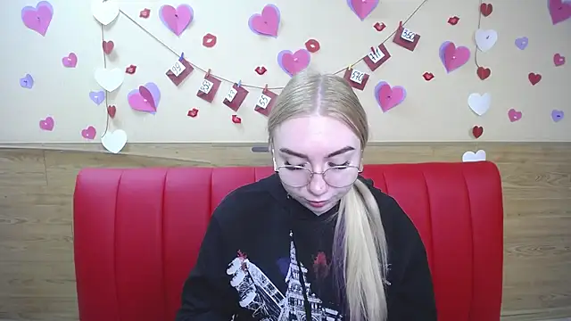 Snapshot of BeatriceFly chatting on 1, 3, 2025 BeatriceFly online show from 1, 3, 2025