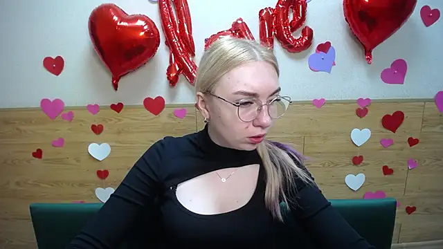 Snapshot of BeatriceFly chatting on 9, 3, 2025 BeatriceFly online show from 9, 3, 2025