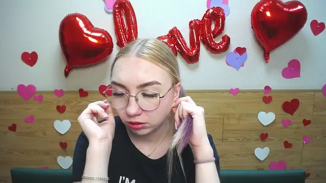 Snapshot of BeatriceFly chatting on 16, 3, 2025 BeatriceFly online show from 16, 3, 2025