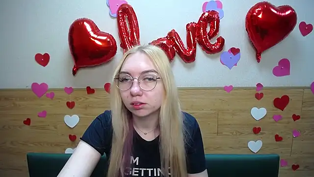 Snapshot of BeatriceFly chatting on 17, 3, 2025 BeatriceFly online show from 17, 3, 2025