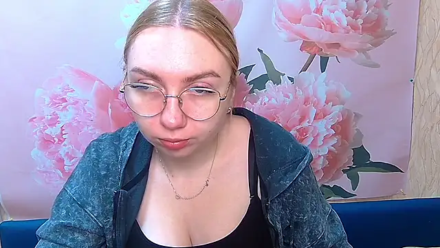 Snapshot of BeatriceFly chatting on 15, 9, 2025 BeatriceFly online show from 15, 9, 2025