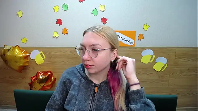 Snapshot of BeatriceFly chatting on 19, 9, 2025 BeatriceFly online show from 19, 9, 2025