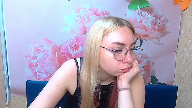 Snapshot of BeatriceFly chatting on 27, 9, 2025 BeatriceFly online show from 27, 9, 2025